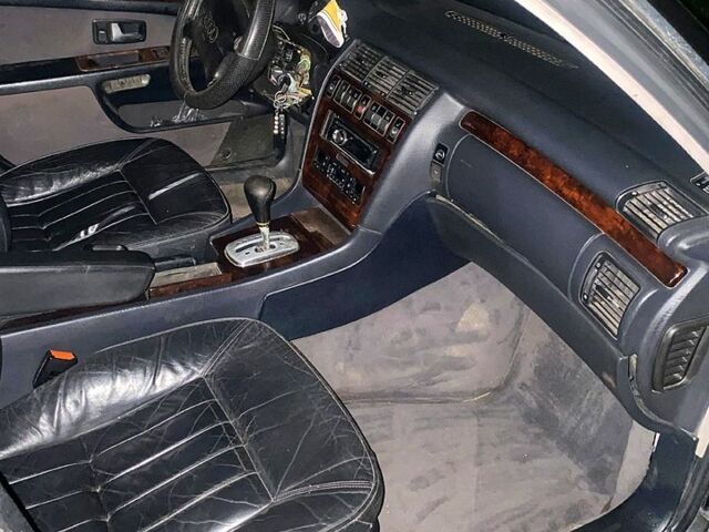 Чорний Ауді A8, об'ємом двигуна 3.7 л та пробігом 325 тис. км за 2800 $, фото 4 на Automoto.ua