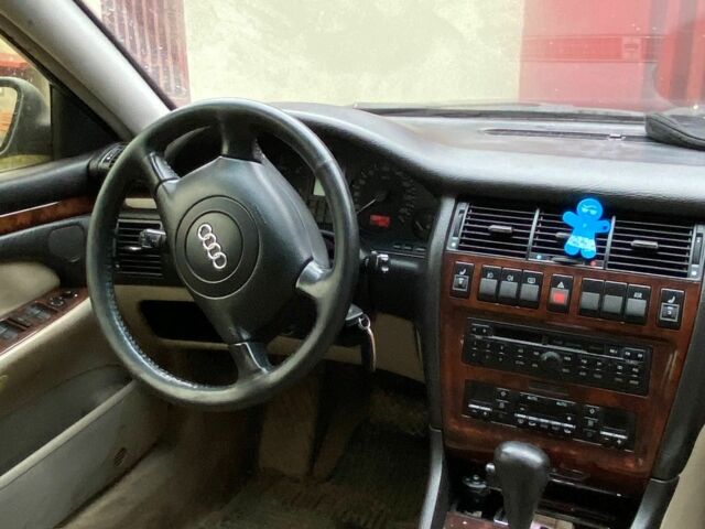 Черный Ауди А8, объемом двигателя 2.5 л и пробегом 329 тыс. км за 5500 $, фото 4 на Automoto.ua