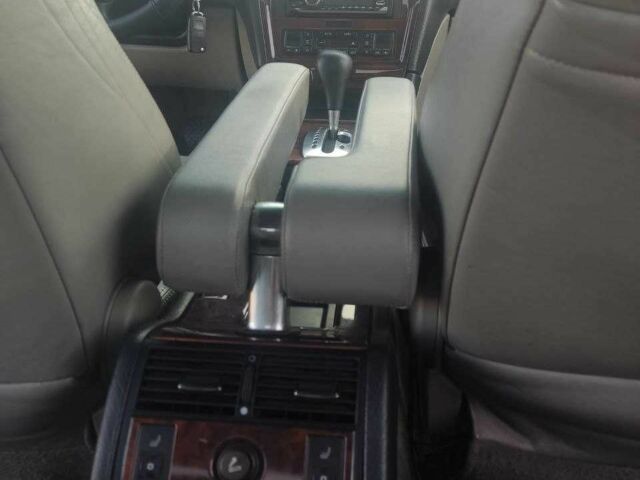 Чорний Ауді A8, об'ємом двигуна 4.2 л та пробігом 245 тис. км за 5400 $, фото 7 на Automoto.ua