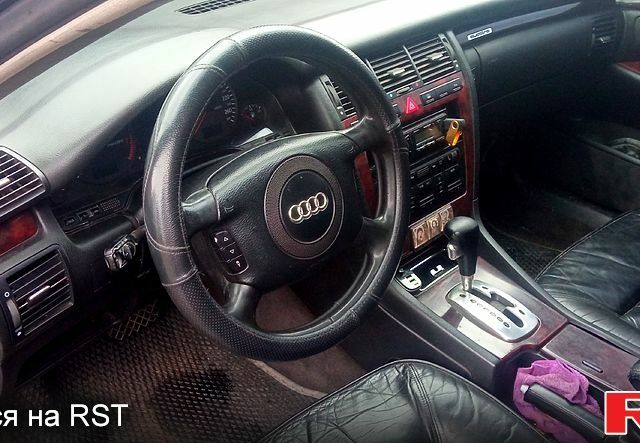 Черный Ауди А8, объемом двигателя 4.2 л и пробегом 330 тыс. км за 5000 $, фото 1 на Automoto.ua