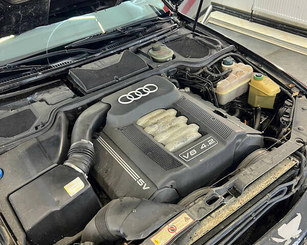 Черный Ауди А8, объемом двигателя 4.2 л и пробегом 358 тыс. км за 4000 $, фото 4 на Automoto.ua