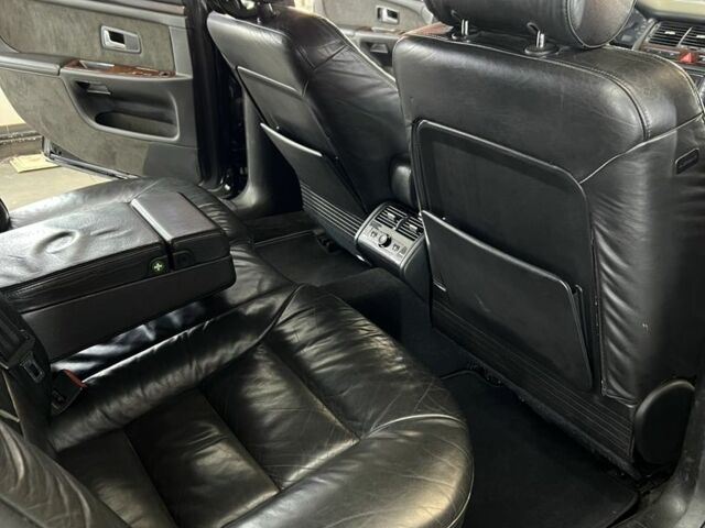 Чорний Ауді A8, об'ємом двигуна 4.2 л та пробігом 299 тис. км за 3899 $, фото 7 на Automoto.ua