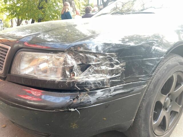 Черный Ауди А8, объемом двигателя 4.2 л и пробегом 480 тыс. км за 2000 $, фото 3 на Automoto.ua