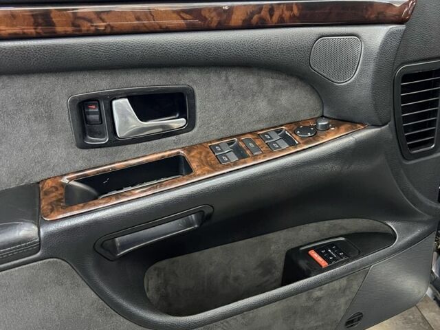 Чорний Ауді A8, об'ємом двигуна 4.2 л та пробігом 299 тис. км за 3899 $, фото 5 на Automoto.ua