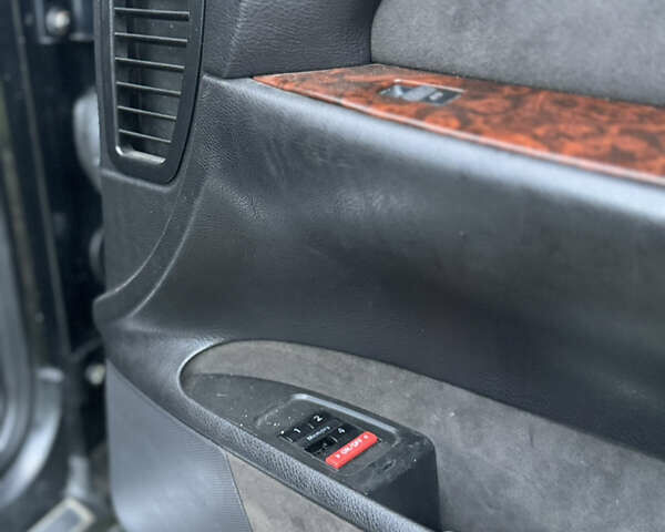 Чорний Ауді A8, об'ємом двигуна 4.2 л та пробігом 450 тис. км за 5000 $, фото 27 на Automoto.ua