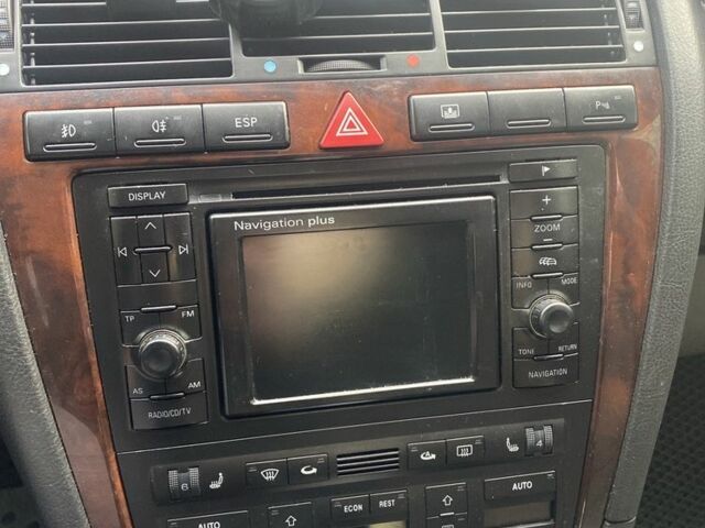 Черный Ауди А8, объемом двигателя 4.2 л и пробегом 480 тыс. км за 2000 $, фото 1 на Automoto.ua