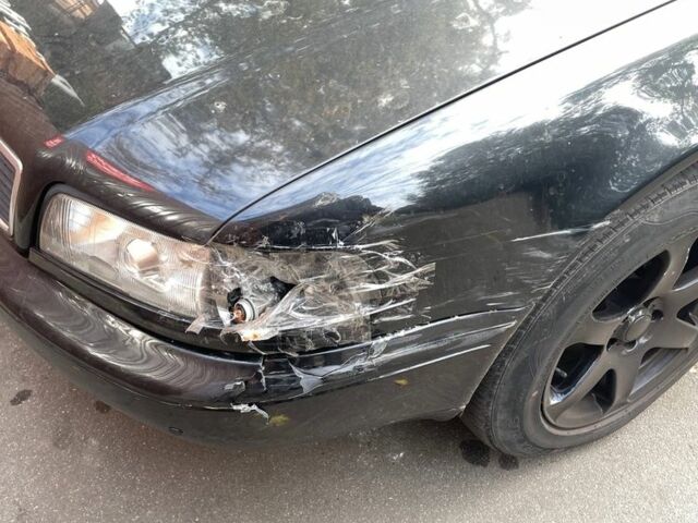 Черный Ауди А8, объемом двигателя 4.2 л и пробегом 480 тыс. км за 2000 $, фото 2 на Automoto.ua