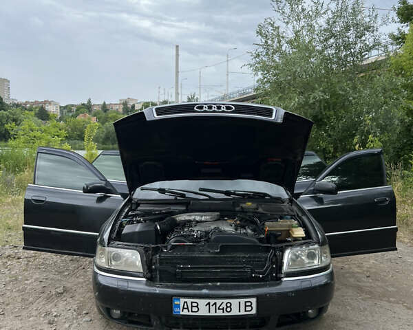 Черный Ауди А8, объемом двигателя 3.3 л и пробегом 330 тыс. км за 3400 $, фото 6 на Automoto.ua