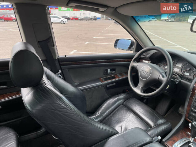 Черный Ауди А8, объемом двигателя 3.3 л и пробегом 380 тыс. км за 6400 $, фото 6 на Automoto.ua