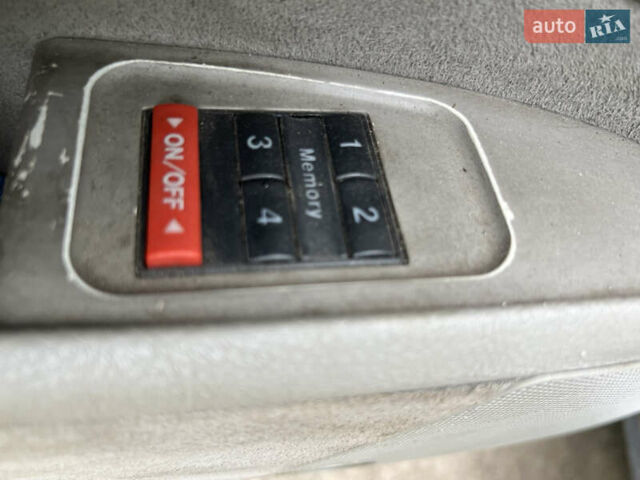 Черный Ауди А8, объемом двигателя 3.3 л и пробегом 330 тыс. км за 3400 $, фото 22 на Automoto.ua