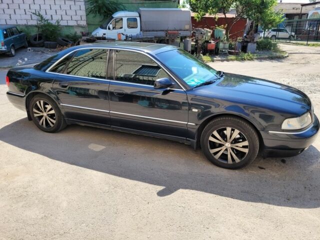 Черный Ауди А8, объемом двигателя 4.2 л и пробегом 312 тыс. км за 6000 $, фото 4 на Automoto.ua
