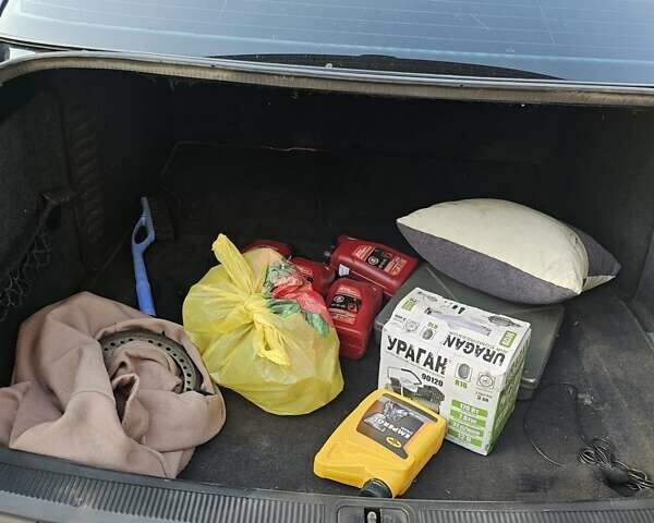 Чорний Ауді A8, об'ємом двигуна 2.5 л та пробігом 450 тис. км за 4700 $, фото 2 на Automoto.ua