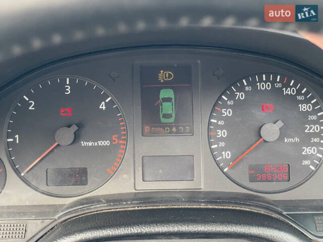 Черный Ауди А8, объемом двигателя 3.3 л и пробегом 380 тыс. км за 6400 $, фото 8 на Automoto.ua