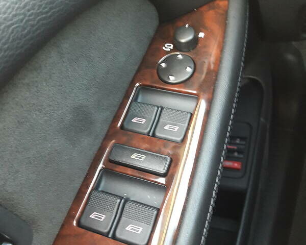 Черный Ауди А8, объемом двигателя 6 л и пробегом 77 тыс. км за 29999 $, фото 38 на Automoto.ua