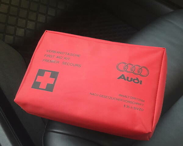 Черный Ауди А8, объемом двигателя 6 л и пробегом 77 тыс. км за 29999 $, фото 81 на Automoto.ua