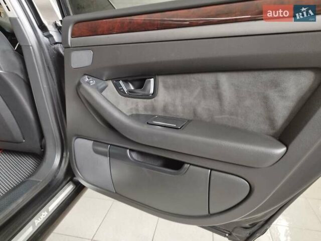 Черный Ауди А8, объемом двигателя 4.2 л и пробегом 210 тыс. км за 8200 $, фото 6 на Automoto.ua