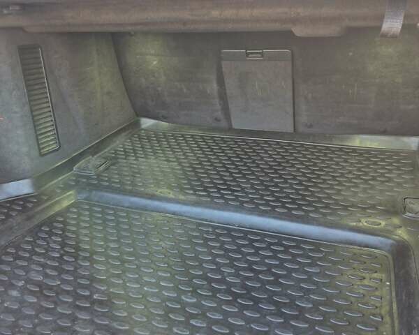 Чорний Ауді A8, об'ємом двигуна 3.9 л та пробігом 407 тис. км за 10000 $, фото 6 на Automoto.ua