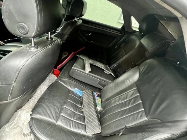 Черный Ауди А8, объемом двигателя 3.7 л и пробегом 315 тыс. км за 3150 $, фото 6 на Automoto.ua