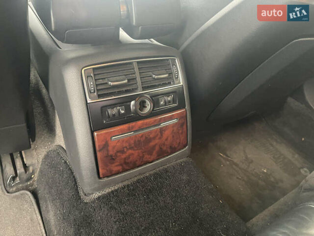 Черный Ауди А8, объемом двигателя 3.7 л и пробегом 300 тыс. км за 4499 $, фото 32 на Automoto.ua