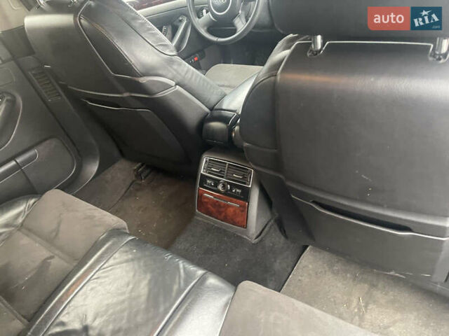 Черный Ауди А8, объемом двигателя 3.7 л и пробегом 300 тыс. км за 4499 $, фото 27 на Automoto.ua