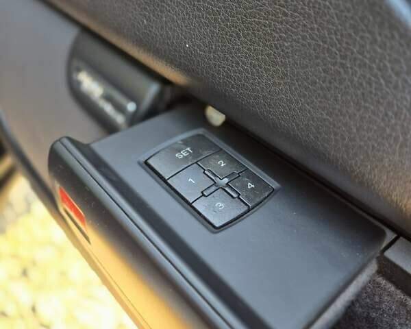 Чорний Ауді A8, об'ємом двигуна 3.9 л та пробігом 407 тис. км за 10000 $, фото 26 на Automoto.ua