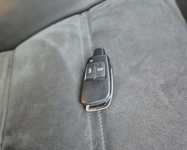 Чорний Ауді A8, об'ємом двигуна 3.9 л та пробігом 407 тис. км за 10000 $, фото 17 на Automoto.ua