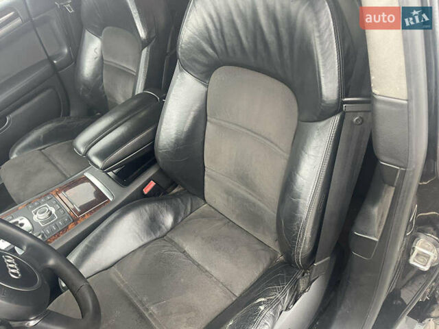 Черный Ауди А8, объемом двигателя 3.7 л и пробегом 300 тыс. км за 4499 $, фото 35 на Automoto.ua