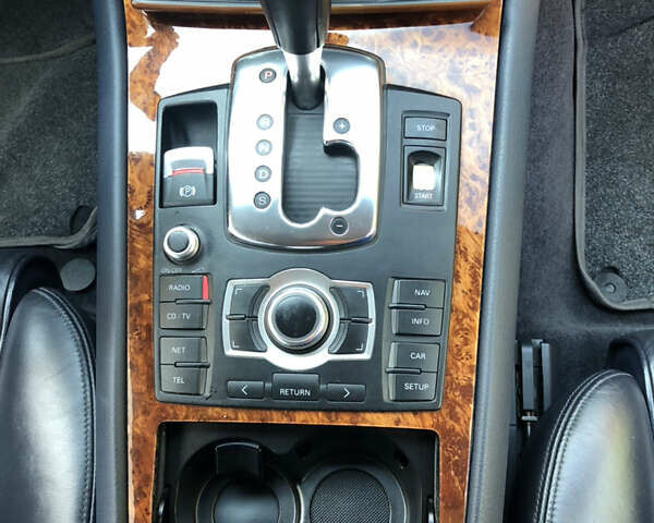 Чорний Ауді A8, об'ємом двигуна 4.2 л та пробігом 297 тис. км за 7500 $, фото 5 на Automoto.ua