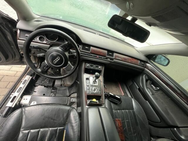 Черный Ауди А8, объемом двигателя 3.7 л и пробегом 315 тыс. км за 3150 $, фото 7 на Automoto.ua