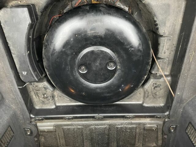 Черный Ауди А8, объемом двигателя 3.7 л и пробегом 480 тыс. км за 4450 $, фото 23 на Automoto.ua