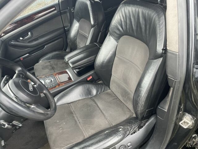 Черный Ауди А8, объемом двигателя 3.7 л и пробегом 480 тыс. км за 4450 $, фото 14 на Automoto.ua