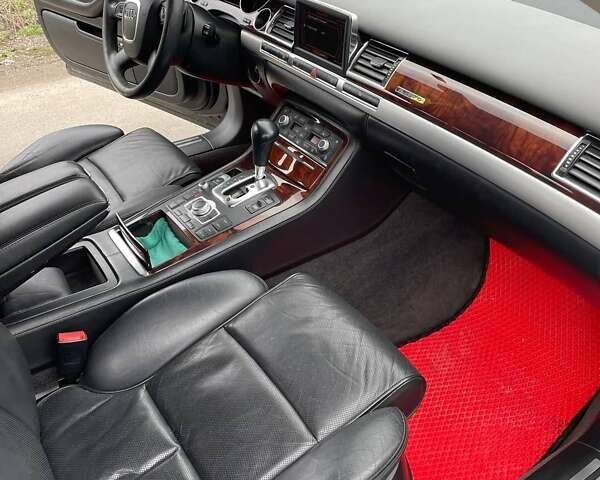 Черный Ауди А8, объемом двигателя 6 л и пробегом 230 тыс. км за 7000 $, фото 8 на Automoto.ua