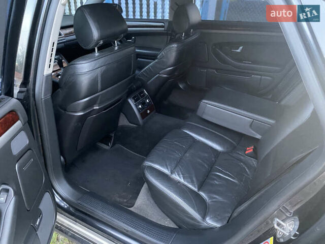 Черный Ауди А8, объемом двигателя 3 л и пробегом 300 тыс. км за 4650 $, фото 3 на Automoto.ua