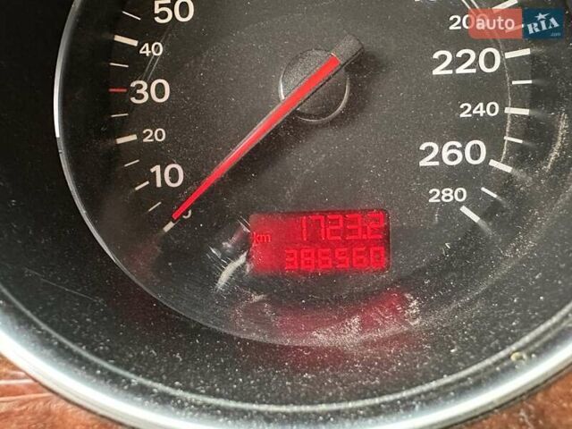 Чорний Ауді A8, об'ємом двигуна 3.9 л та пробігом 386 тис. км за 8000 $, фото 6 на Automoto.ua