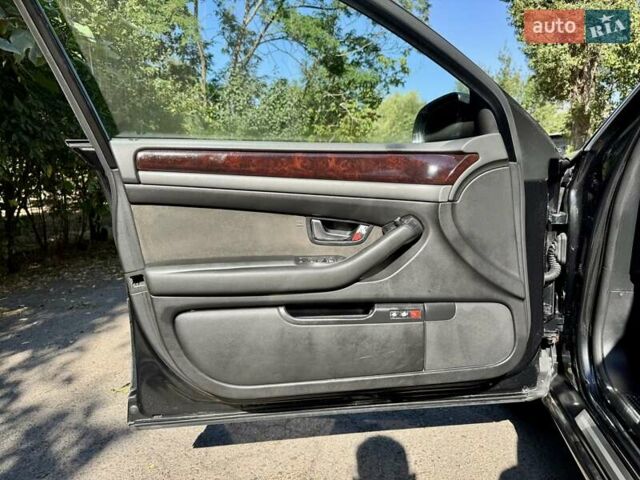 Чорний Ауді A8, об'ємом двигуна 4.2 л та пробігом 410 тис. км за 5600 $, фото 47 на Automoto.ua