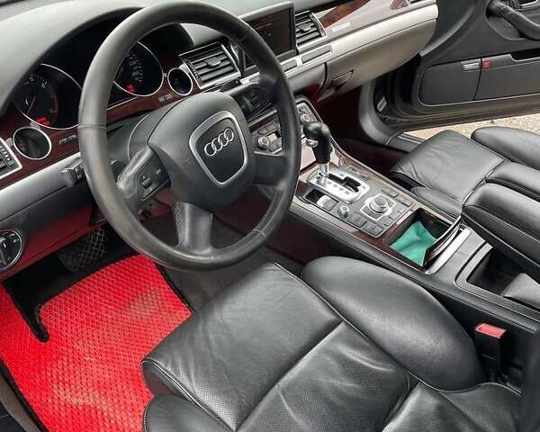 Черный Ауди А8, объемом двигателя 6 л и пробегом 230 тыс. км за 7000 $, фото 4 на Automoto.ua