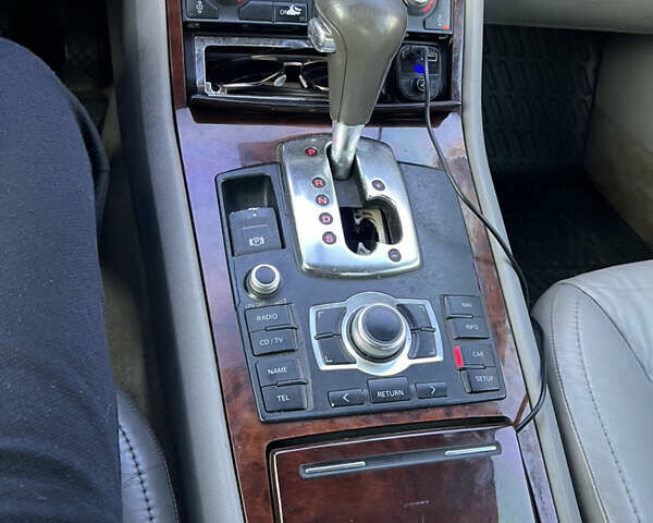 Черный Ауди А8, объемом двигателя 2.98 л и пробегом 336 тыс. км за 6000 $, фото 10 на Automoto.ua