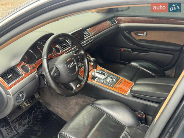 Черный Ауди А8, объемом двигателя 4.16 л и пробегом 220 тыс. км за 8500 $, фото 6 на Automoto.ua