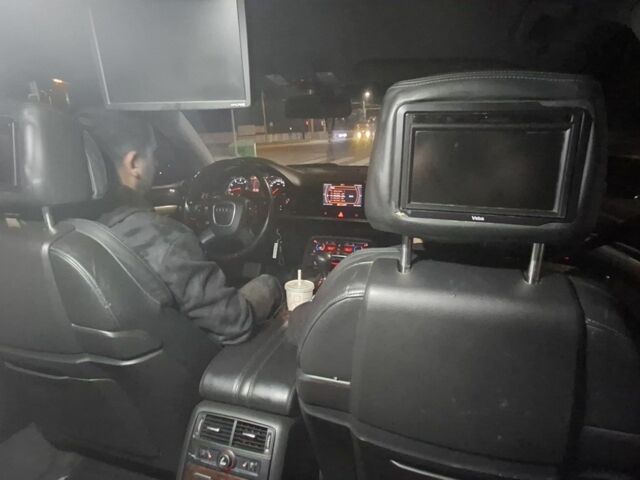 Черный Ауди А8, объемом двигателя 3.1 л и пробегом 278 тыс. км за 9500 $, фото 3 на Automoto.ua