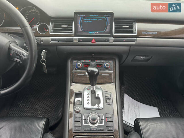 Чорний Ауді A8, об'ємом двигуна 4.2 л та пробігом 297 тис. км за 7950 $, фото 18 на Automoto.ua
