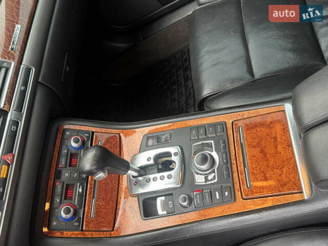 Черный Ауди А8, объемом двигателя 4.16 л и пробегом 220 тыс. км за 8500 $, фото 10 на Automoto.ua