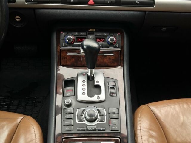 Черный Ауди А8, объемом двигателя 3 л и пробегом 270 тыс. км за 9300 $, фото 11 на Automoto.ua