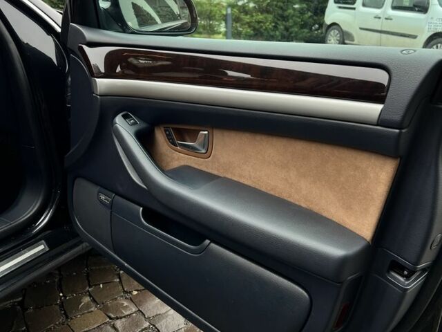 Черный Ауди А8, объемом двигателя 3 л и пробегом 270 тыс. км за 9300 $, фото 8 на Automoto.ua