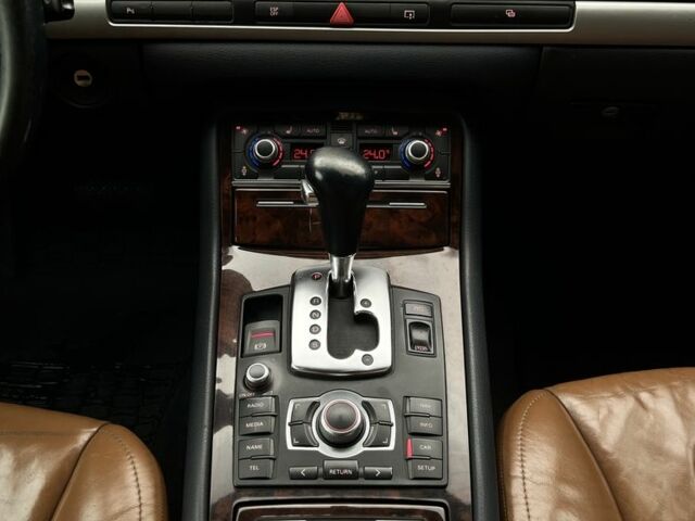 Черный Ауди А8, объемом двигателя 3 л и пробегом 270 тыс. км за 9300 $, фото 13 на Automoto.ua