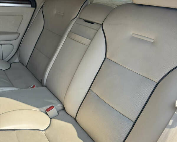 Черный Ауди А8, объемом двигателя 4.2 л и пробегом 43 тыс. км за 19900 $, фото 22 на Automoto.ua