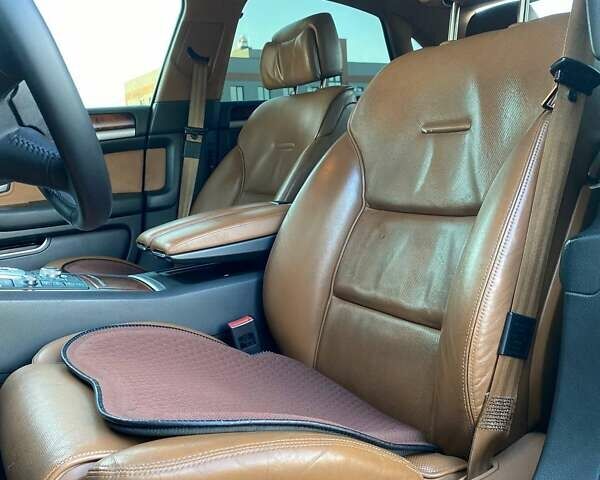Чорний Ауді A8, об'ємом двигуна 2.97 л та пробігом 271 тис. км за 10990 $, фото 44 на Automoto.ua