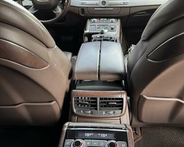 Черный Ауди А8, объемом двигателя 4.2 л и пробегом 209 тыс. км за 18000 $, фото 15 на Automoto.ua