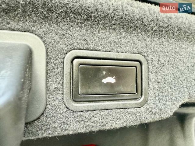 Чорний Ауді A8, об'ємом двигуна 4.16 л та пробігом 157 тис. км за 12999 $, фото 87 на Automoto.ua