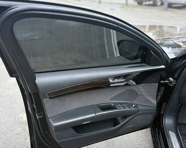 Черный Ауди А8, объемом двигателя 4.16 л и пробегом 330 тыс. км за 14000 $, фото 1 на Automoto.ua