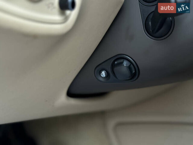 Чорний Ауді A8, об'ємом двигуна 4.2 л та пробігом 330 тис. км за 19950 $, фото 43 на Automoto.ua